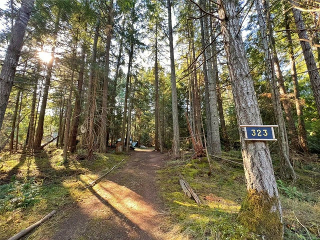 2 of 8 - 323 Davis Rd, Gabriola Island, BC