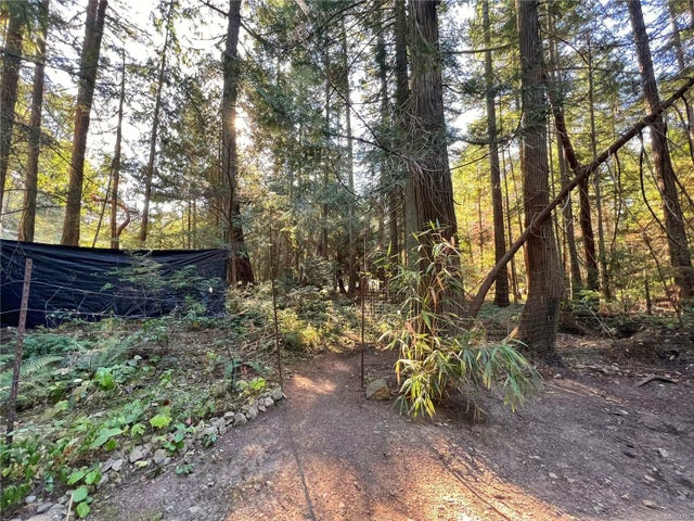 4 of 8 - 323 Davis Rd, Gabriola Island, BC