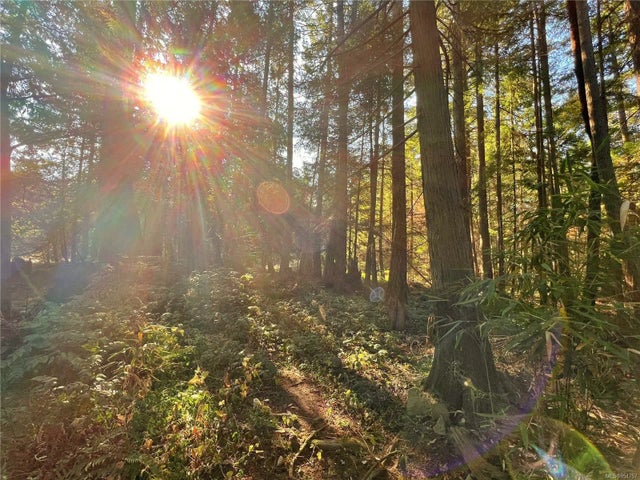 5 of 8 - 323 Davis Rd, Gabriola Island, BC