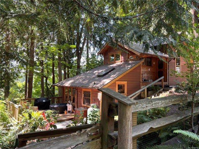 1 of 33 - 1093 Chappel Pl, Gabriola Island, BC