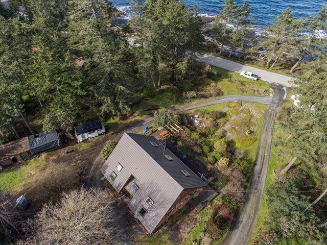 1 of 37 - 985 Berry Point Rd, Gabriola Island, BC