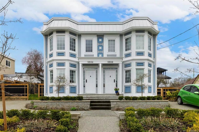 1 of 37 - 9904-9906 Willow St, Chemainus, BC