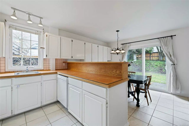 3 of 37 - 9904-9906 Willow St, Chemainus, BC