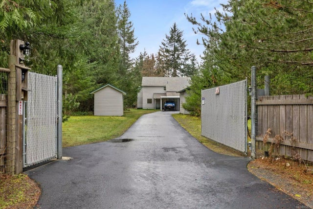 2 of 37 - 1580 Benzon Cres, Errington, BC