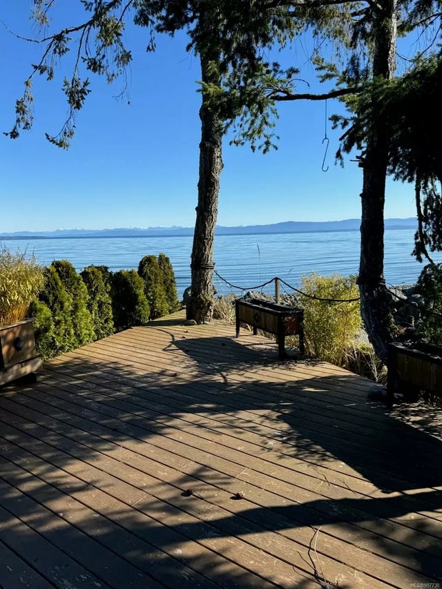 4 of 19 - 6050 Island Hwy 10, Qualicum Beach, BC