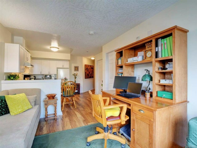 3 of 28 - 1070 Southgate St 302, Victoria, BC