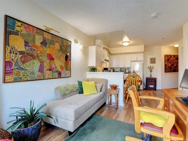 5 of 28 - 1070 Southgate St 302, Victoria, BC