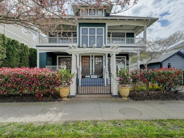 1 of 26 - 1009 Southgate St 1, Victoria, BC