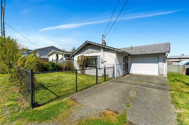 1 of 20 - 1591 Robert St, Crofton, BC