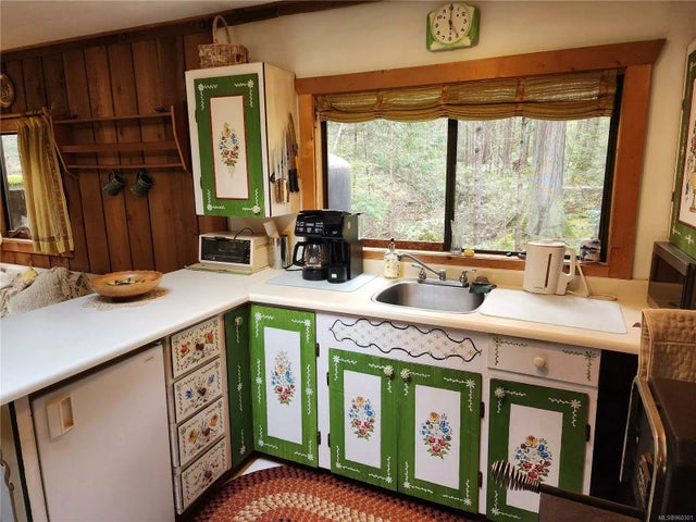 4 of 12 - 275 Malaspina Dr, Gabriola Island, BC