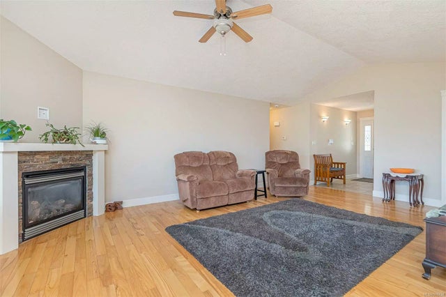 5 of 37 - 1723 Robert St, Crofton, BC