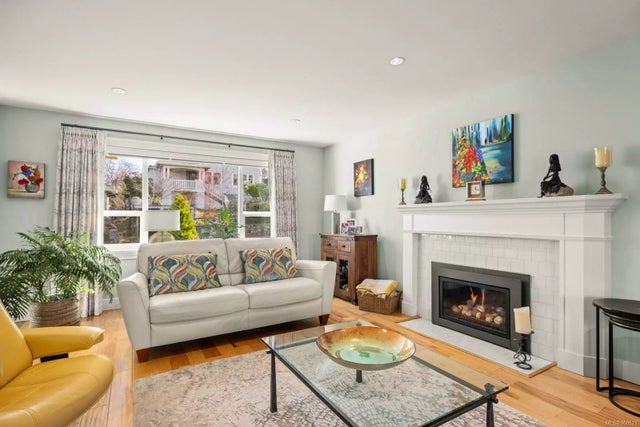 2 of 48 - 1584 Clive Dr, Oak Bay, BC