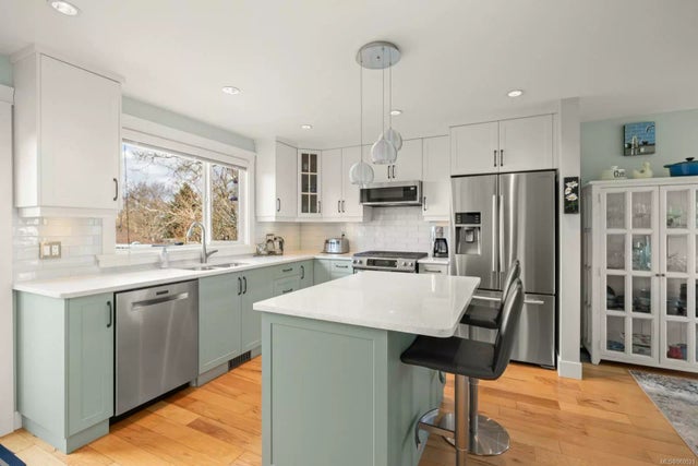 5 of 48 - 1584 Clive Dr, Oak Bay, BC