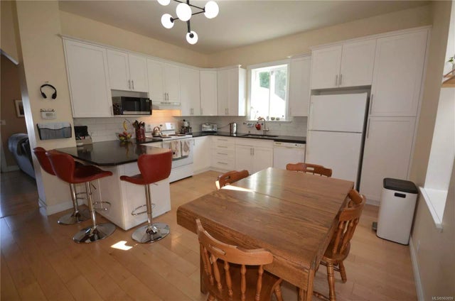 4 of 26 - 9 Machleary St, Nanaimo, BC