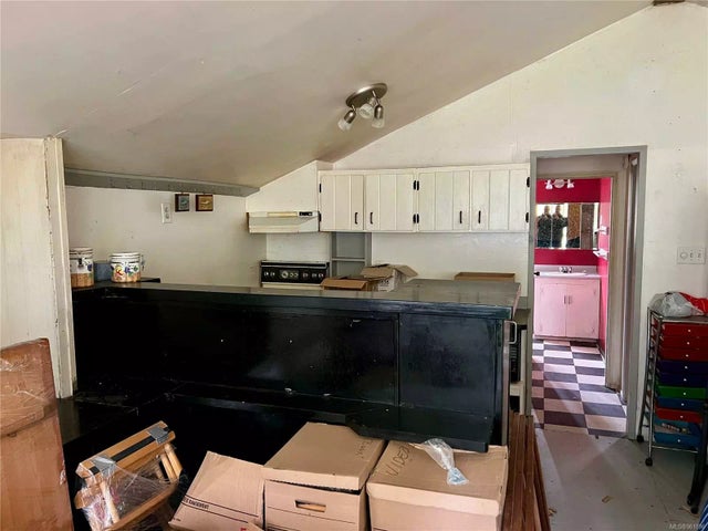 2 of 13 - 675 Little Blvd, Gabriola Island, BC