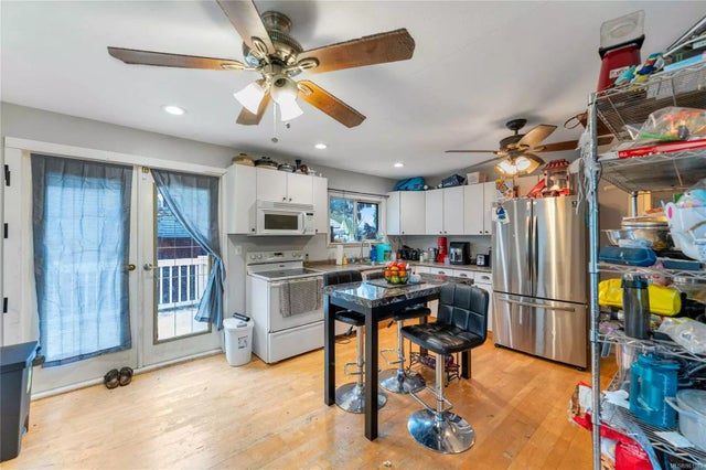 2 of 22 - 3145 Cook St, Chemainus, BC