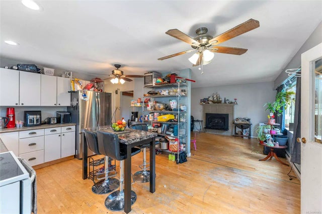 3 of 22 - 3145 Cook St, Chemainus, BC