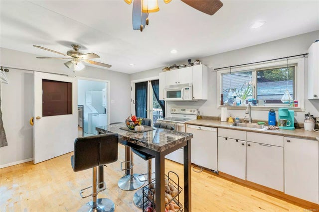 4 of 22 - 3145 Cook St, Chemainus, BC