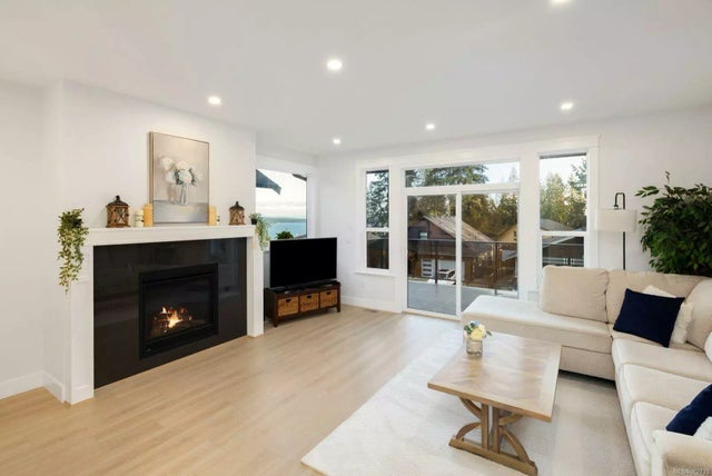 1 of 33 - 3020 Catalina Way, Chemainus, BC