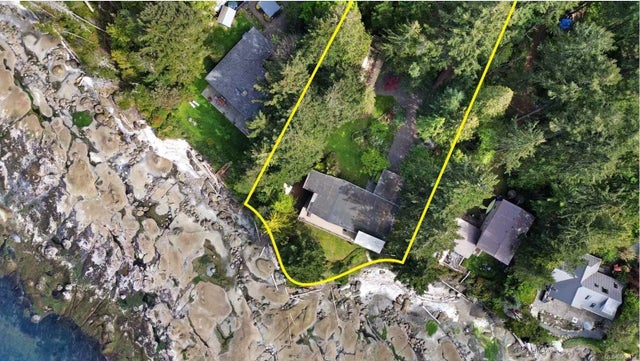 2 of 51 - 220-224 Decourcy Dr, Gabriola Island, BC