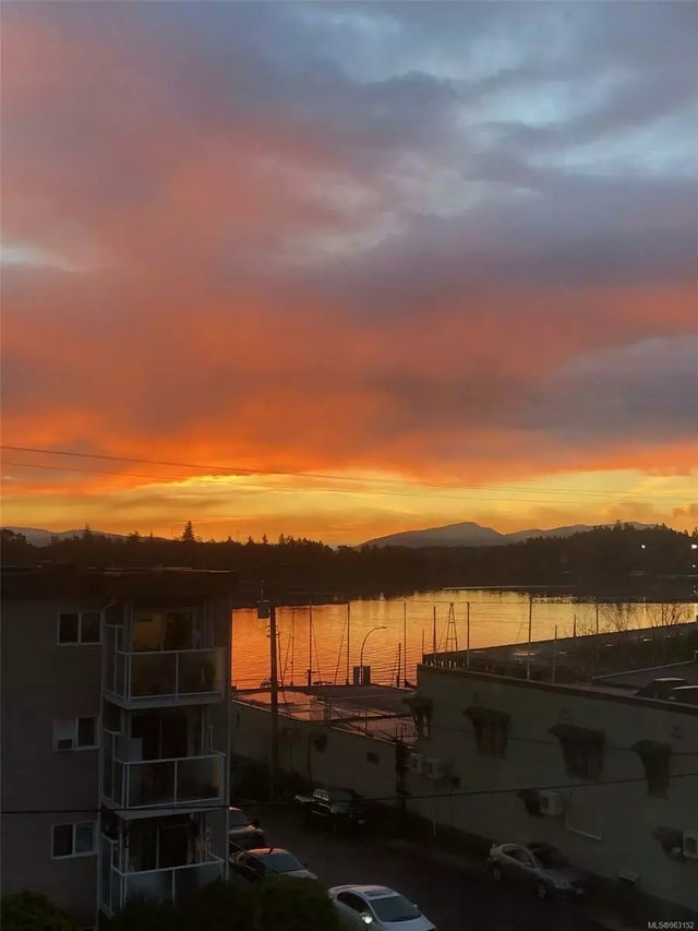 1 of 44 - 9876 Esplanade St 402, Chemainus, BC