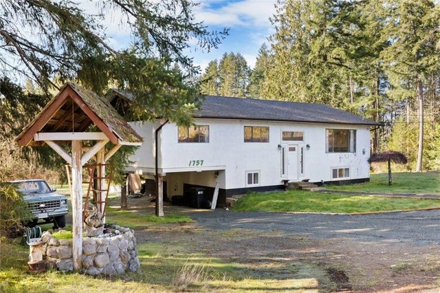 2 of 38 - 1757 Errington Rd, Errington, BC