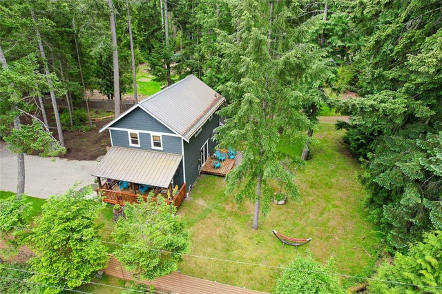 1 of 32 - 393 Dunshire Dr, Gabriola Island, BC