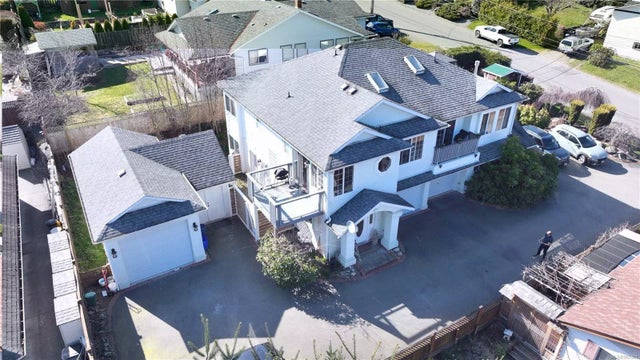 1 of 39 - 3256 Cook St, Chemainus, BC