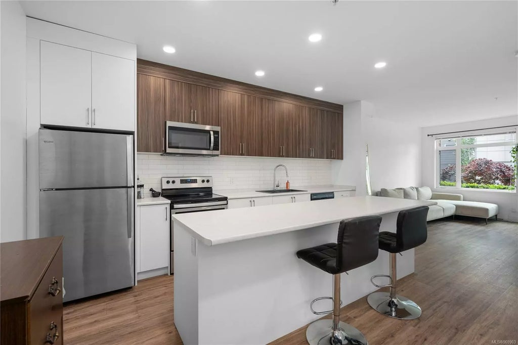 6540 Metral Dr 113, Nanaimo