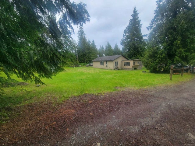3 of 4 - 1078 Clarke Rd, Hilliers, BC