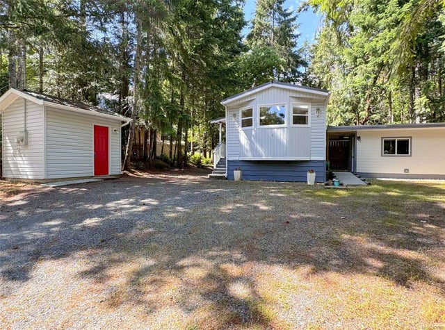 1 of 30 - 330 Penty Ave, Gabriola Island, BC