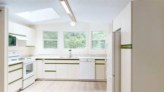 2 of 30 - 330 Penty Ave, Gabriola Island, BC