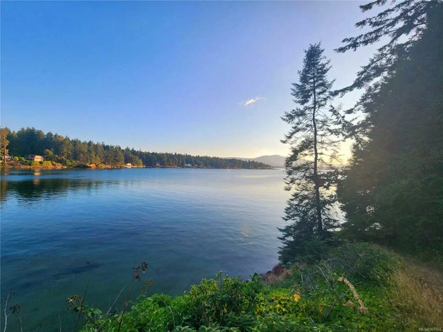 1 of 32 - 378 Decourcy Dr, Gabriola Island, BC