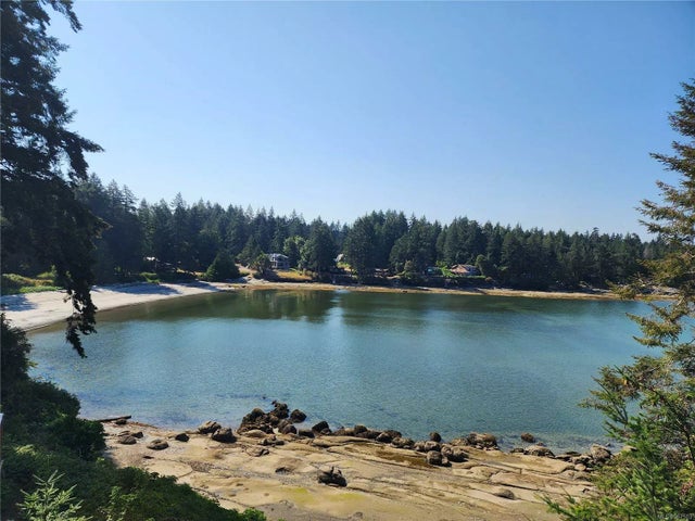 2 of 32 - 378 Decourcy Dr, Gabriola Island, BC