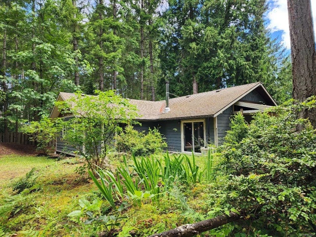 1 of 24 - 870 Ricki Ave, Gabriola Island, BC