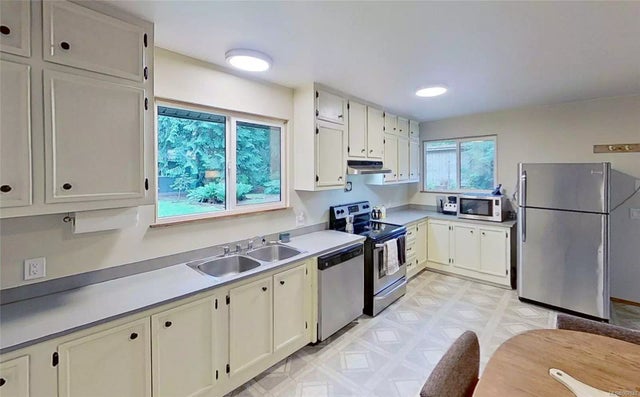 3 of 24 - 870 Ricki Ave, Gabriola Island, BC