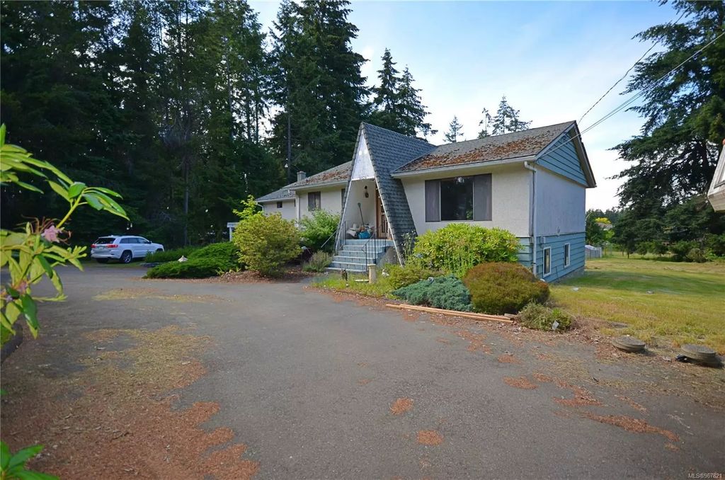 6020 Hammond Bay Rd, Nanaimo