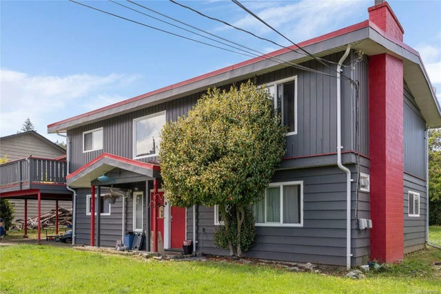 1 of 33 - 8008\8010 Queen St, Crofton, BC