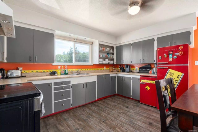 3 of 33 - 8008\8010 Queen St, Crofton, BC