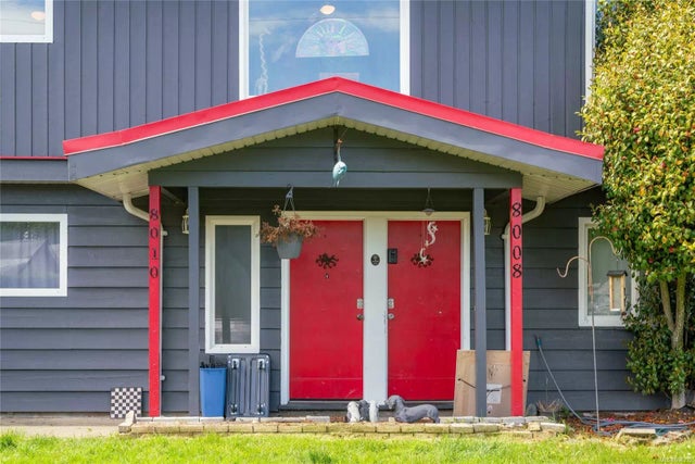 5 of 33 - 8008\8010 Queen St, Crofton, BC