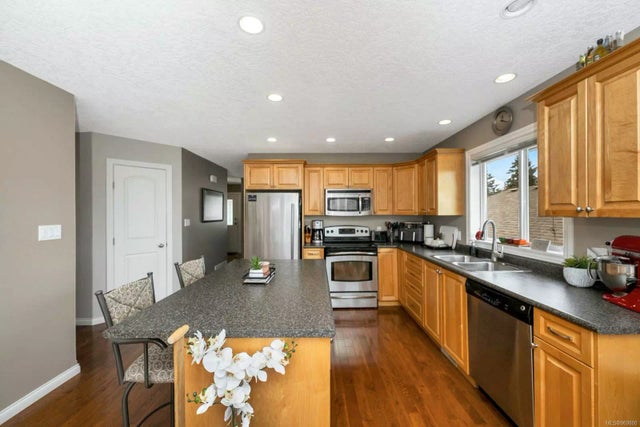 5 of 37 - 3324 Cook St, Chemainus, BC