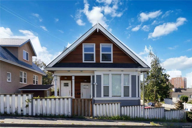 1 of 61 - 515 Wilson St, Victoria, BC