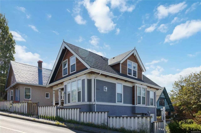 2 of 61 - 515 Wilson St, Victoria, BC