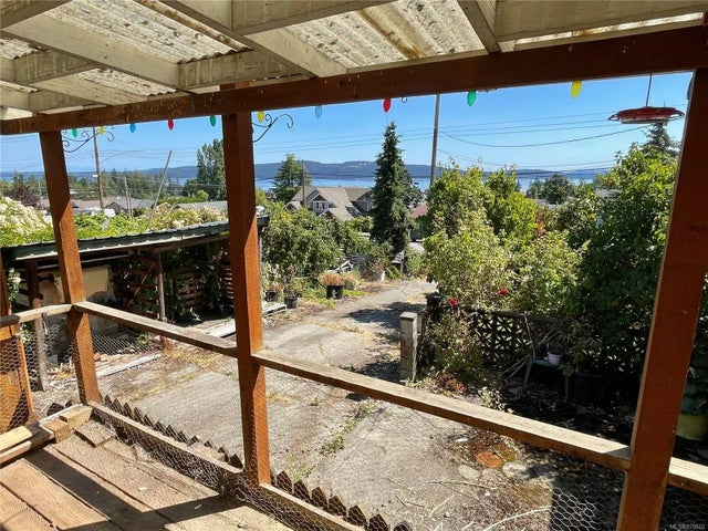 2 of 14 - 8056 York Ave, Crofton, BC