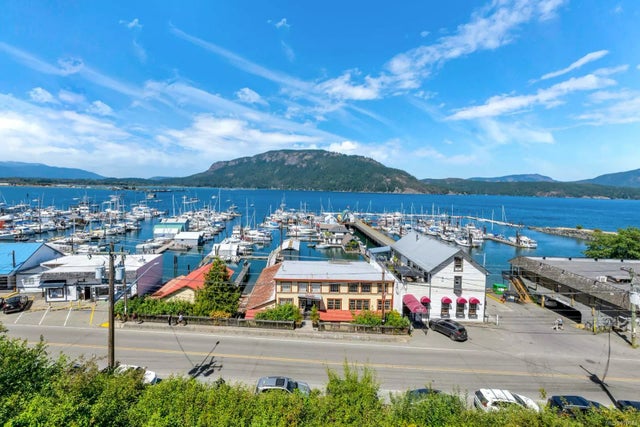 1 of 37 - 1715 Wilmot Rd 102, Cowichan Bay, BC