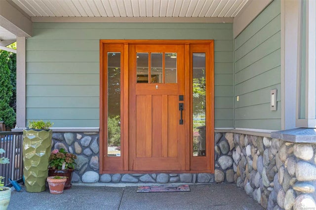 2 of 37 - 1591 Simon Pl, Cowichan Bay, BC