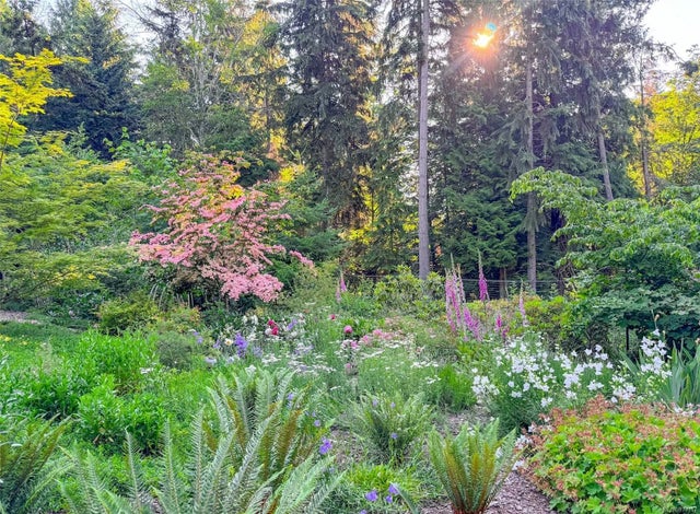 2 of 63 - 1687 Chernoff Dr, Gabriola Island, BC