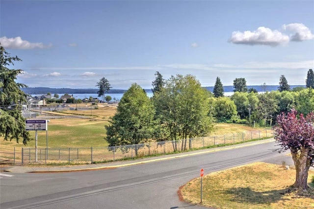 1 of 26 - 3040 Pine St 301, Chemainus, BC