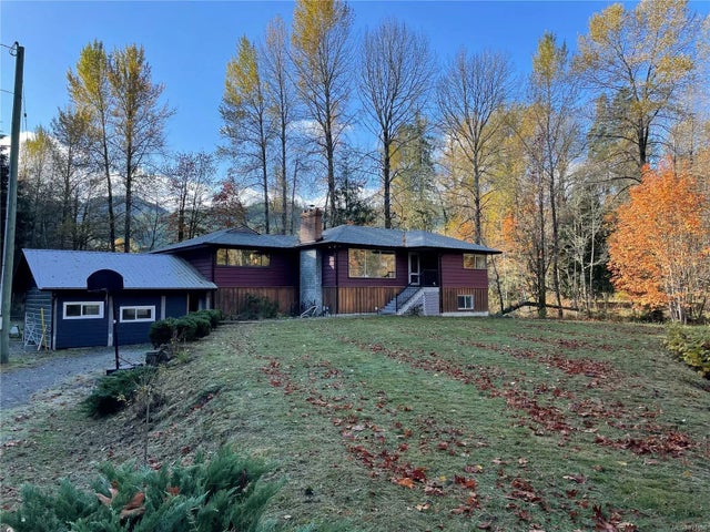 1 of 15 - 9506 South Shore Rd, Honeymoon Bay, BC