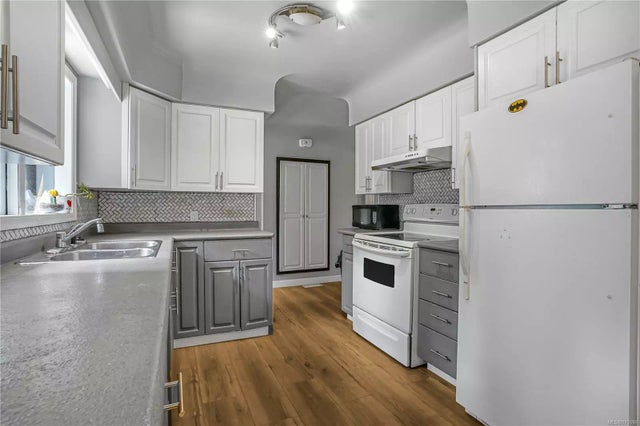 4 of 15 - 9506 South Shore Rd, Honeymoon Bay, BC